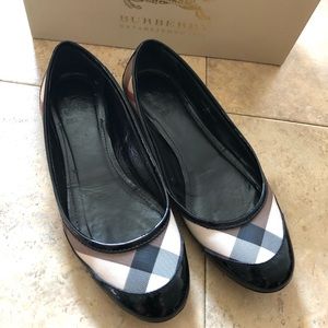 Burberry flat shoes